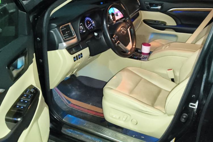 Used Toyota Highlander 2018 2.0T Four-Wheel Drive Luxury Edition 7 Seats China V Emission Standard