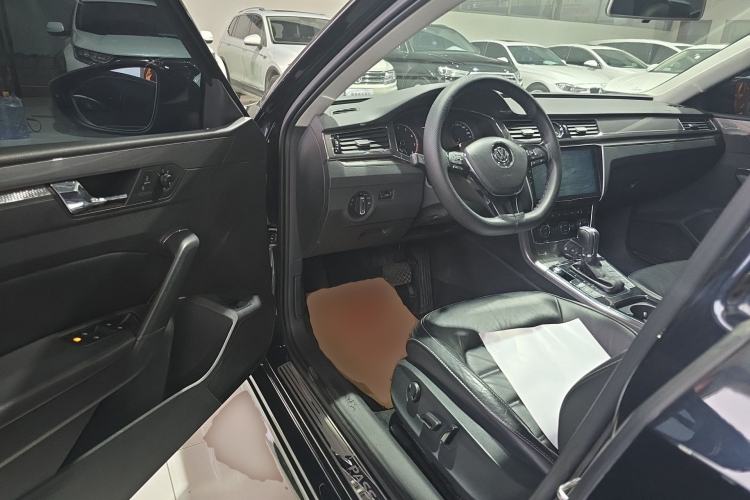 Used Volkswagen Passat 2017 330TSI DSG Luxury Edition
