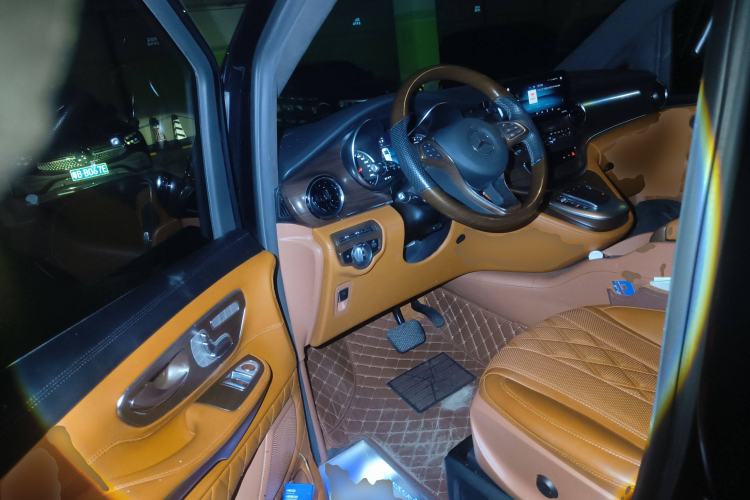 Used Mercedes-Benz V-Class 2020 V 260 Avantgarde Edition Driver Seat