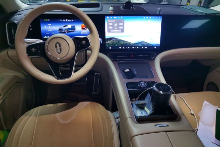 Used Hima AITO M9 2024 Range-Extended Ultra Version 42 kWh 6-Seater Model Center Console