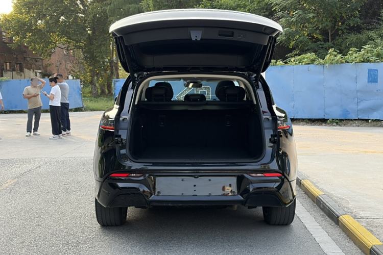 Used VOYAH FREE 2023 Four-Wheel Drive Extended-Range Model with Ultra-Long Range
