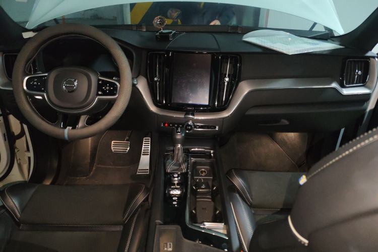 Used Volvo XC60 2019 T5 4x4 Smart & Dynamic Sport Edition China VI Standard
