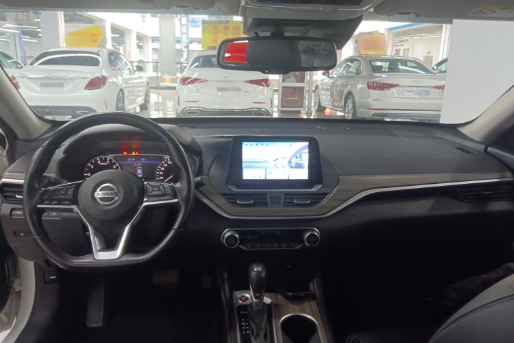 Used Nissan Teana 2021 2.0L XL Upper AD1 Smart Drive & Navigation Edition Center Console