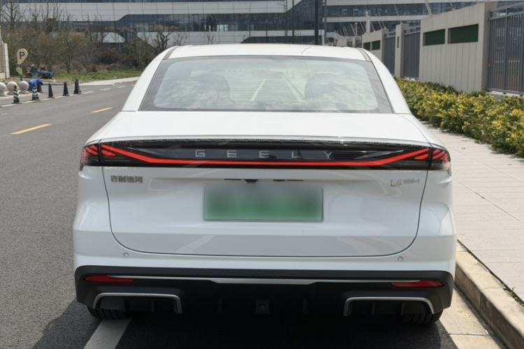Used Geely Galaxy L6 2025 EM-i 140km Long-Range Version