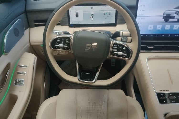 Used JETOUR Shanhai L9 2025 1.5TD 2DHT Flagship Edition 6 Seats Steering Wheel