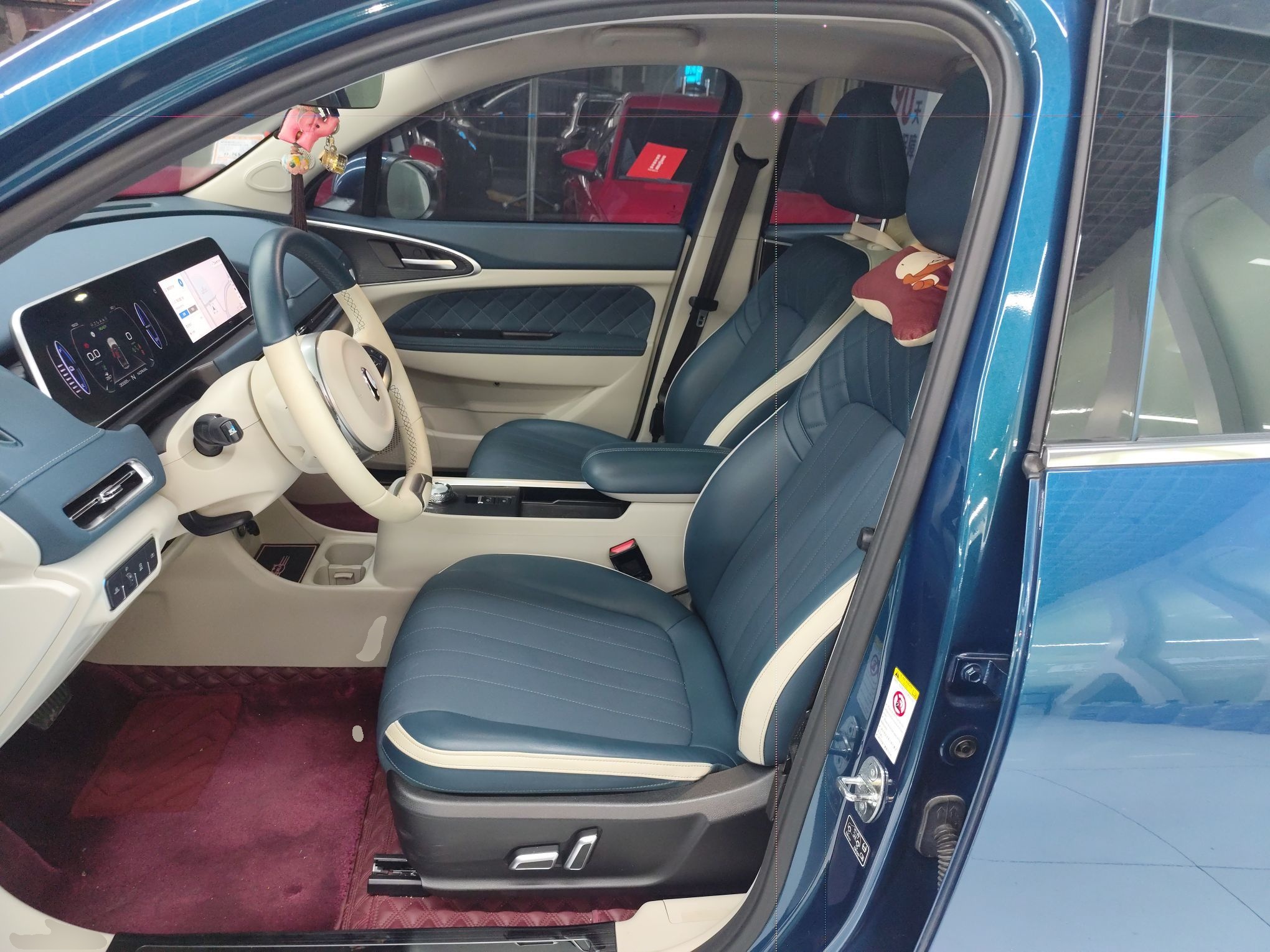 المقاعد الأمامية داخل السيارة