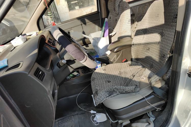 Used Wuling Rongguang V 2018 1.5L Standard Version
