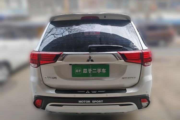 Used Mitsubishi Outlander 2019 2.4L 4x4 Zhi Xiang Edition 5 Seats China VI Standard
