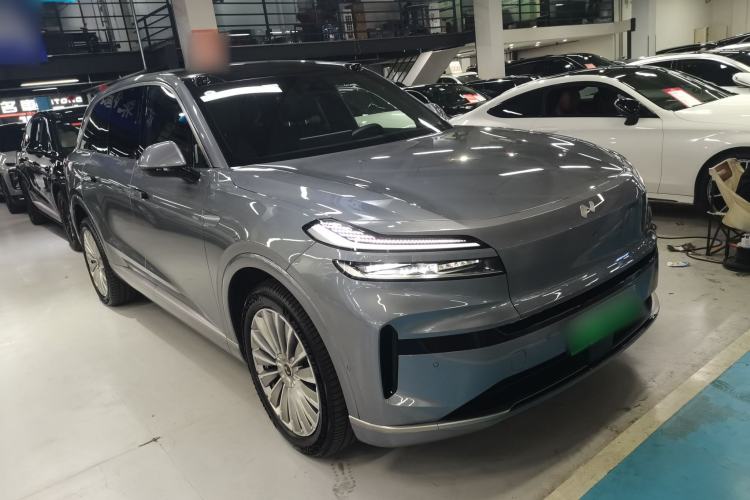 Used ONVO Luxeed L90 2025 Model—Ultra Six-Seater Version Front Right 45 Deg