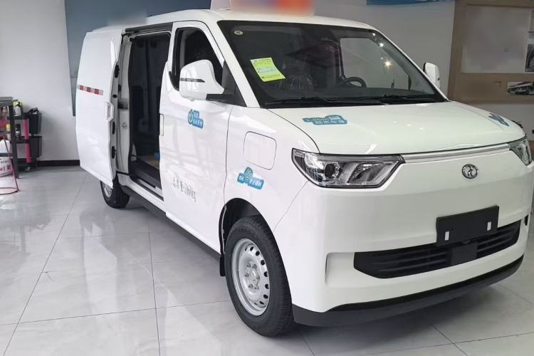 Used Ruichi EC75 2026 Model Freight Vehicle Smart Driving Ultra-Charging Edition Pioneer I
