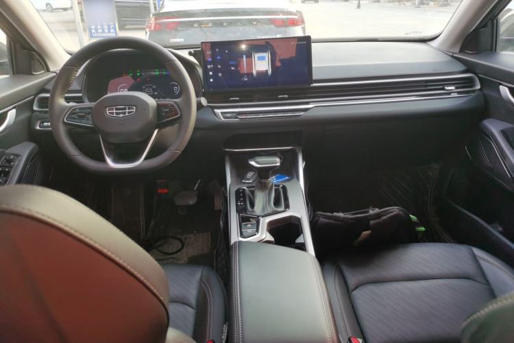 Used Geely Auto Emgrand 2023 4th Generation Champion Edition 1.5L CVT Prestige Model Center Console