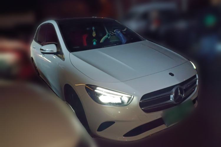 Used Mercedes-Benz B-Class 2021 B 200 Sport Edition Front Right 45 Deg