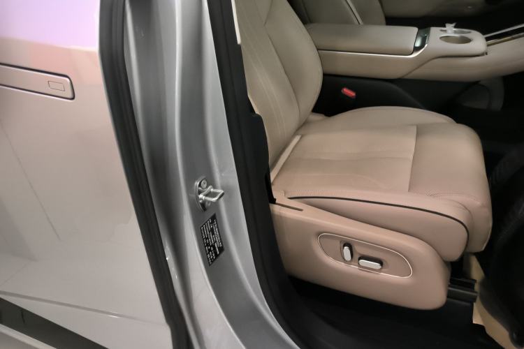 Used XPeng X9 2024 702 Ultra-Long Range Max
