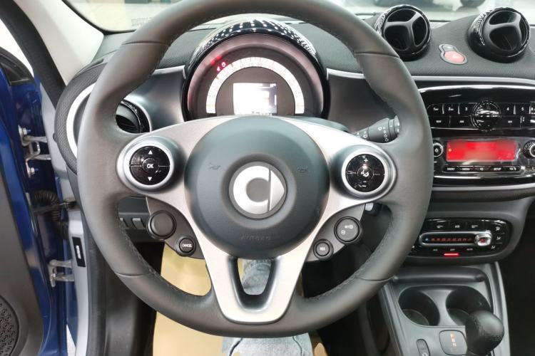 Used smart forfour 2016 1.0L 52 kW Passion Edition
