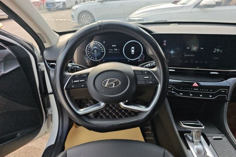 Used Hyundai Mistra 2021 1.8L CVT LUX Premium Edition Steering Wheel