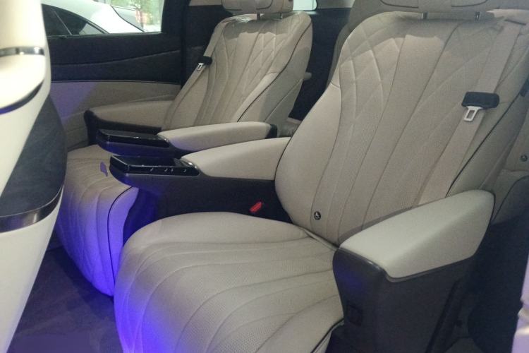 Used Denza D9 2024 DM-i 1050 Luxury Model
