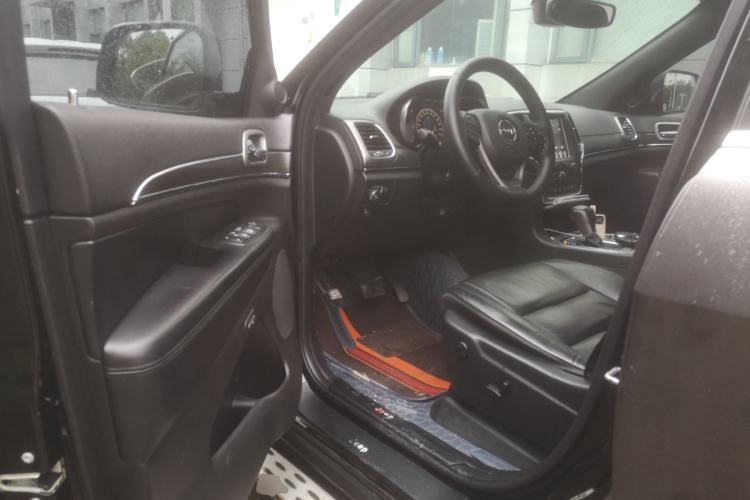 Used Jeep Grand Cherokee 2017 3.0L Comfort Navigation Edition Driver Seat