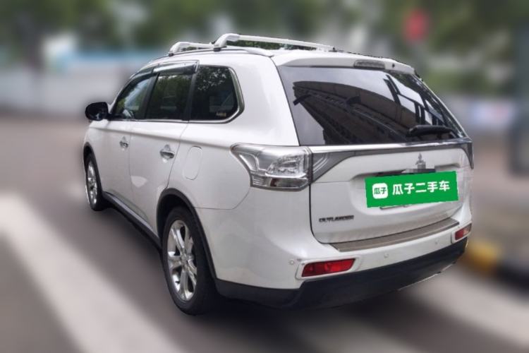 Used Mitsubishi Outlander 2014 2.4L 4x4 Deluxe Value Edition 5 Seats Rear Left 45 Deg