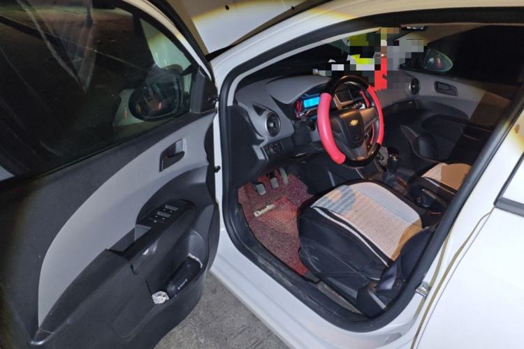 Used Chevrolet Aveo Sonic 2014 Sedan 1.4 SL MT Comfort Edition Driver Seat