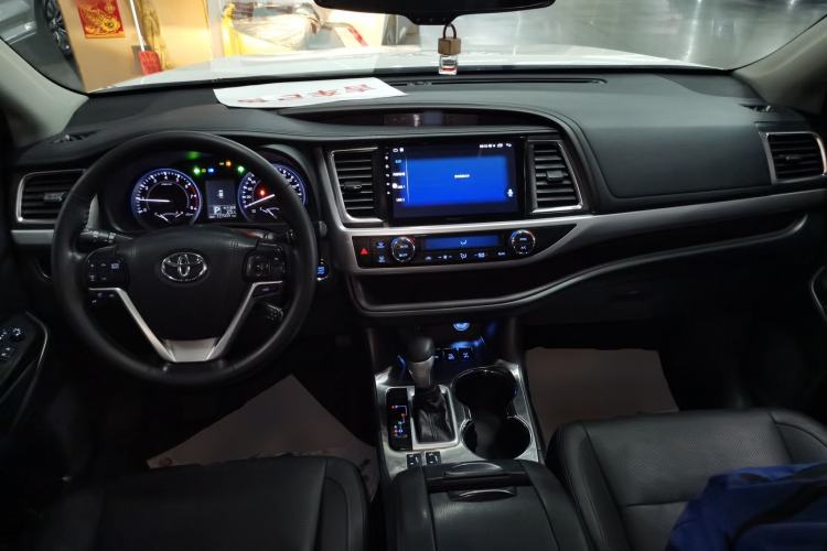 Used Toyota Highlander 2017 2.0T Four-Wheel Drive Luxury Edition 7 Seats Center Console