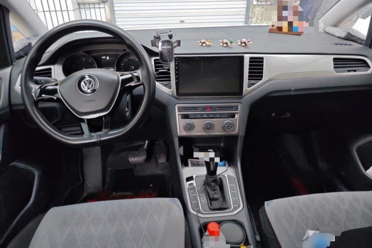 Used Volkswagen Golf Sportsvan 2018 1.6L Automatic Comfort Model Center Console