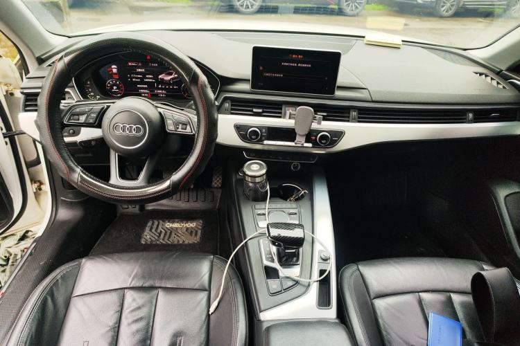 Used Audi A4L 2019 40 TFSI Fashion Edition China VI Emission Standard Center Console