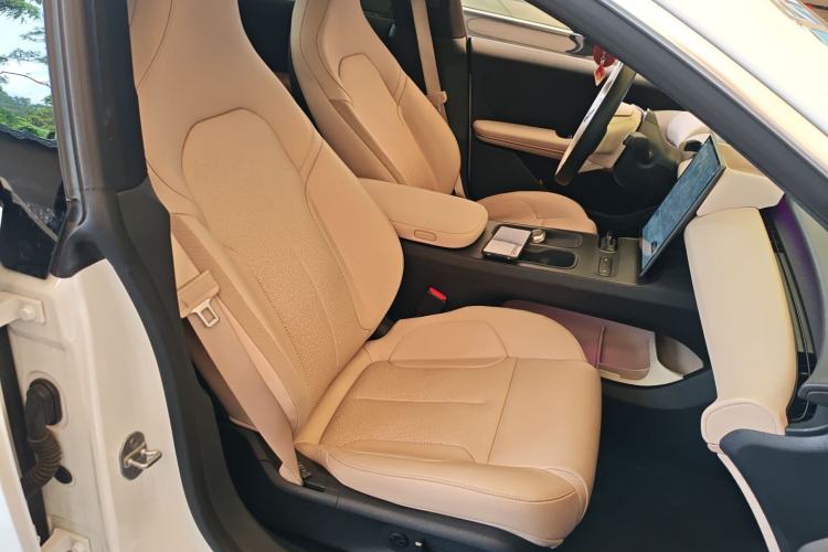 Used Nio ET5 2024 75 kWh Right Front Seat