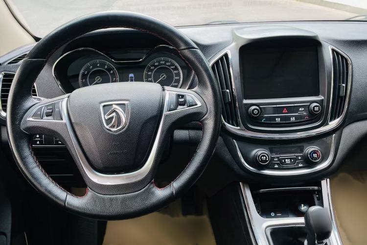 Used Baojun 560 2016 1.5T Manual Luxury Model Interior 5