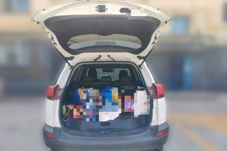 Used Toyota RAV4 2015 2.0L CVT Two-Wheel Drive Fashion Edition Trunk