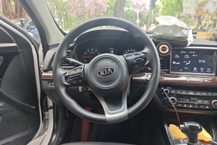 Used Kia K3 (Kai Shen) 2017 1.8L Automatic GLS Steering Wheel