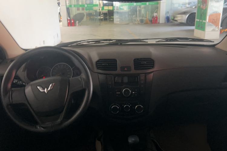 Used Wuling Hongguang 2018 1.5L Classic S Standard Model Center Console