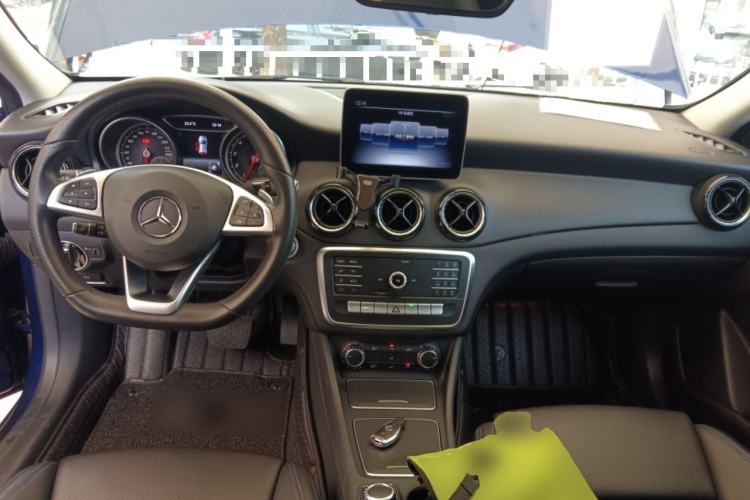 Used Mercedes-Benz GLA 2019 GLA 200 Dynamic Edition Center Console