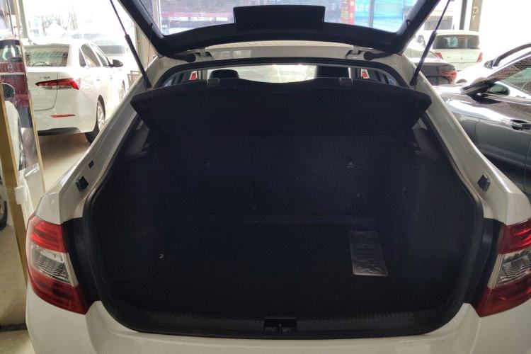 Used Skoda Octavia 2017 Classic Model 1.6L Automatic Comfort Edition Trunk