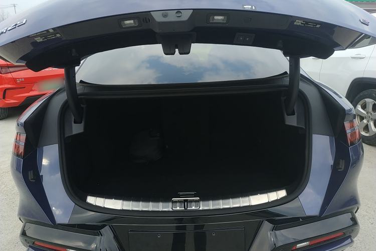 Used Denza Z9 2024 1100 km All-Wheel-Drive Ultra Version
