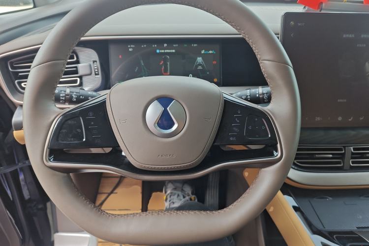 Used Denza D9 2022 DM-i 1040 Prestige Model