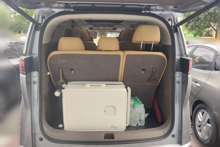 Used Denza D9 2022 DM-i 970 Four-Wheel Drive Prestige Model Trunk