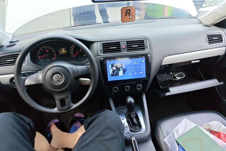 Used Volkswagen Sagitar 2012 1.6L Automatic Comfort Edition Center Console