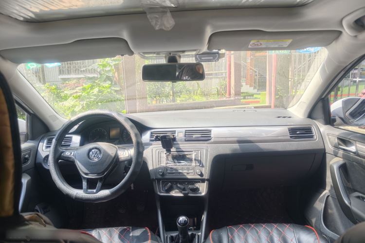 Used Volkswagen Santana 2016 1.6L Manual Comfort Edition Center Console