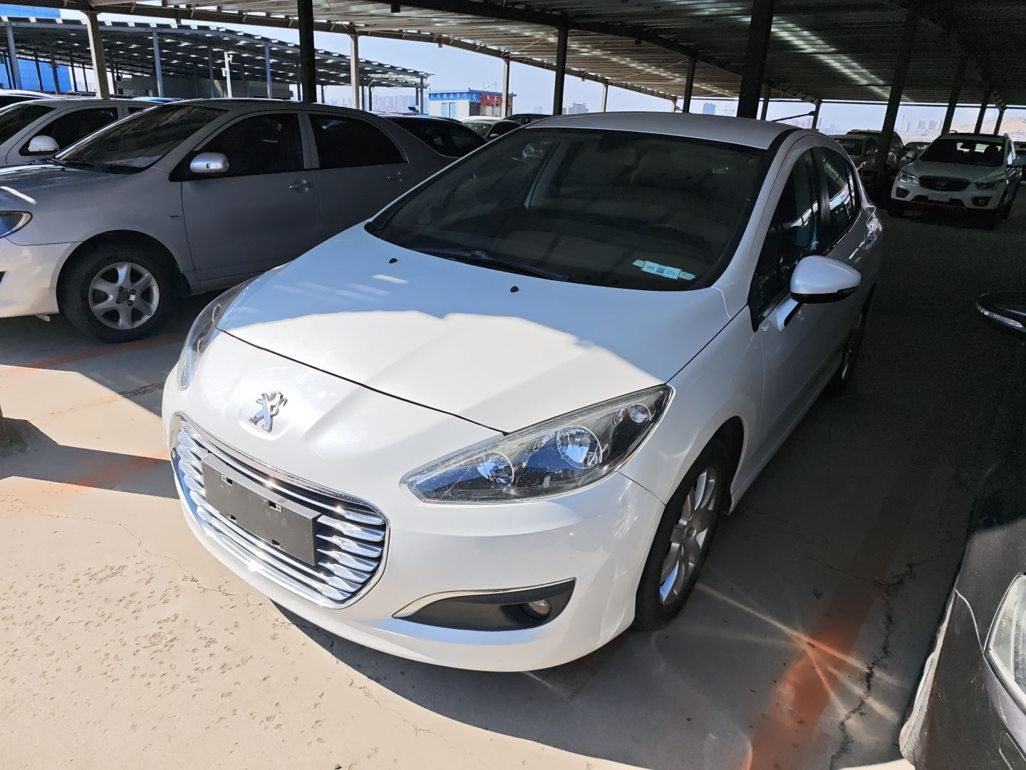 Под передней частью автомобиля
