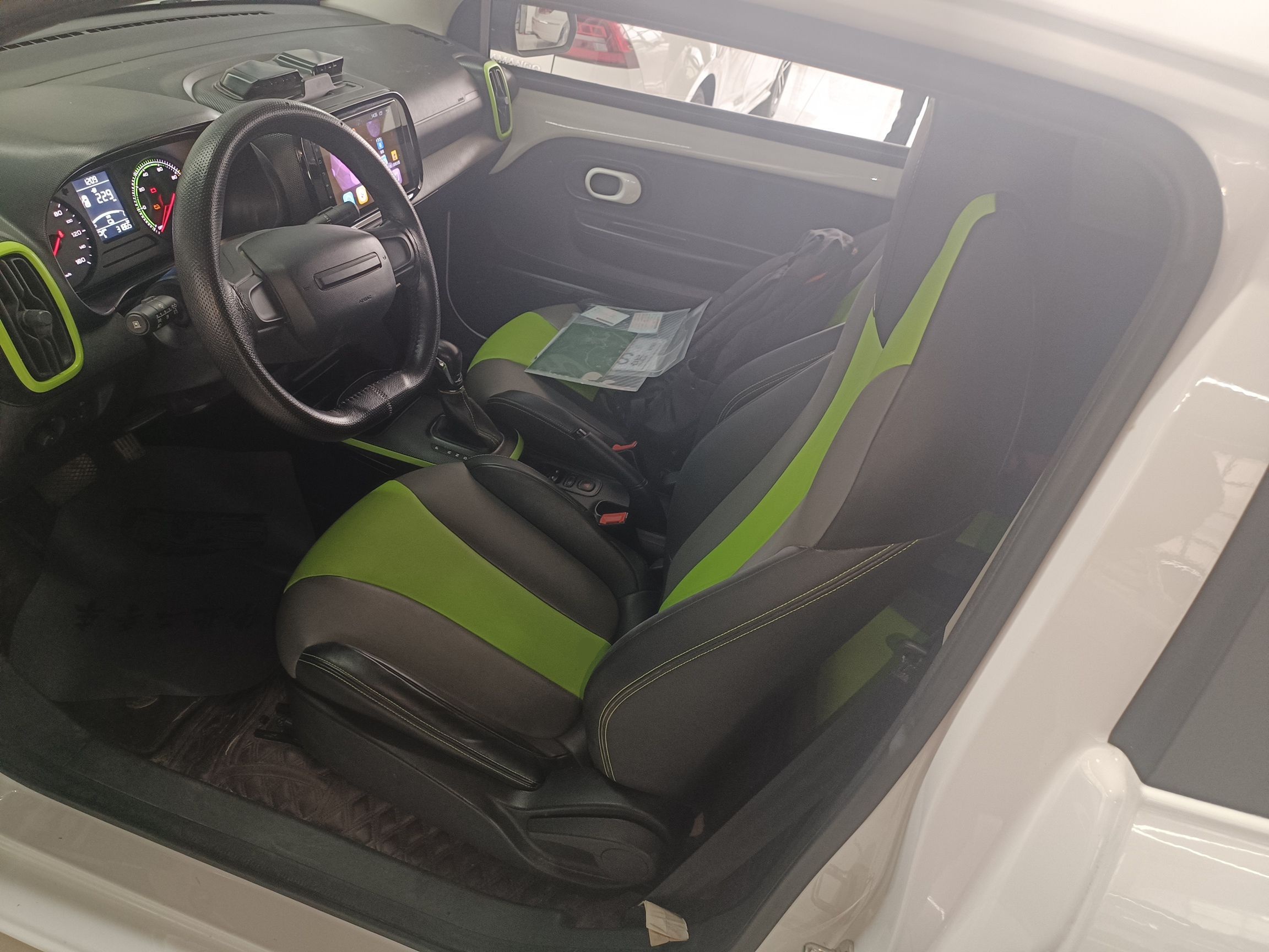 Переднее сиденье в автомобиле