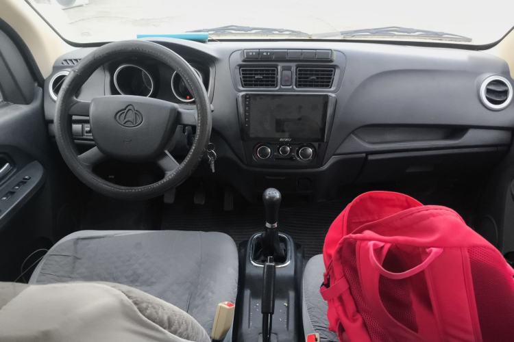 Used CHANGAN KAICHENG Ruixing M60 2019 1.5L Standard Model China V Emission Standards 5/6 Seats 4G15S Center Console