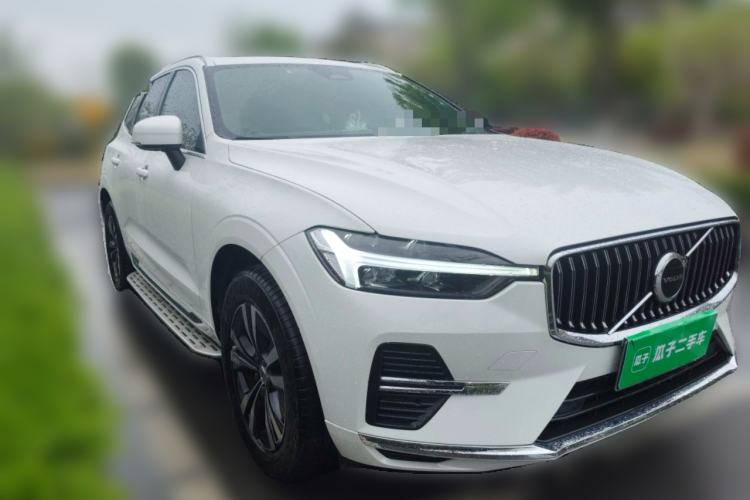 Used Volvo XC60 2024 B5 4x4 Smart Luxury Edition Front Right 45 Deg