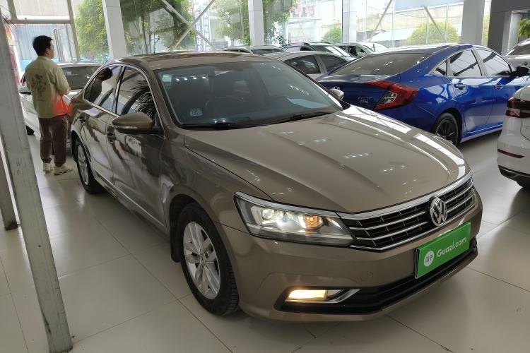 Used Volkswagen Passat 2016 330TSI DSG Luxury Edition Front Right 45 Deg