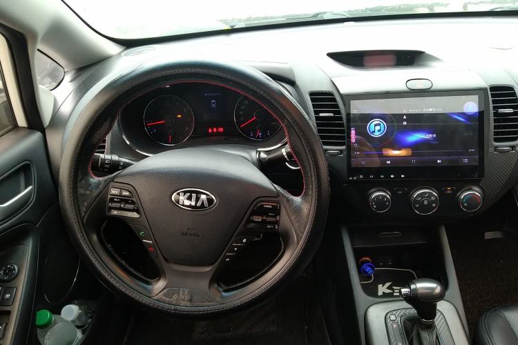 Used Kia K3 2013 1.6L Automatic GLS Steering Wheel