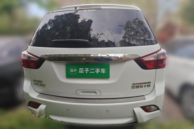 Used Isuzu mu-X 2017 3.0T Four-Wheel Drive Automatic Luxury 7-Seater China V Emission Standard
