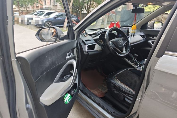 Used Baojun 510 2017 1.5L manual Comfort trim
