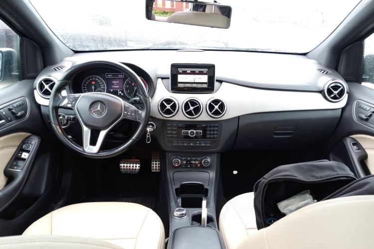 Used Mercedes-Benz B-Class 2012 B 200 Center Console