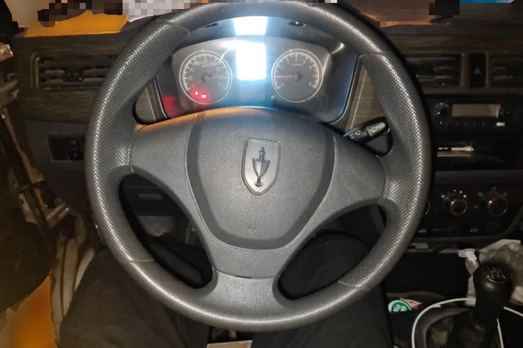 Used Jinbei Hiace X30 2020 1.5L Super-Comfortable Version China VI Standard SWC15M Steering Wheel