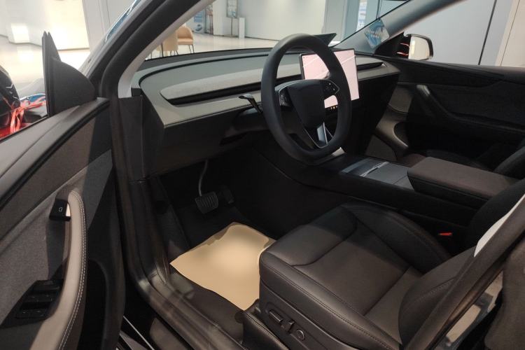 Used Tesla Model Y 2025 Rear-Wheel-Drive Version Driver Seat