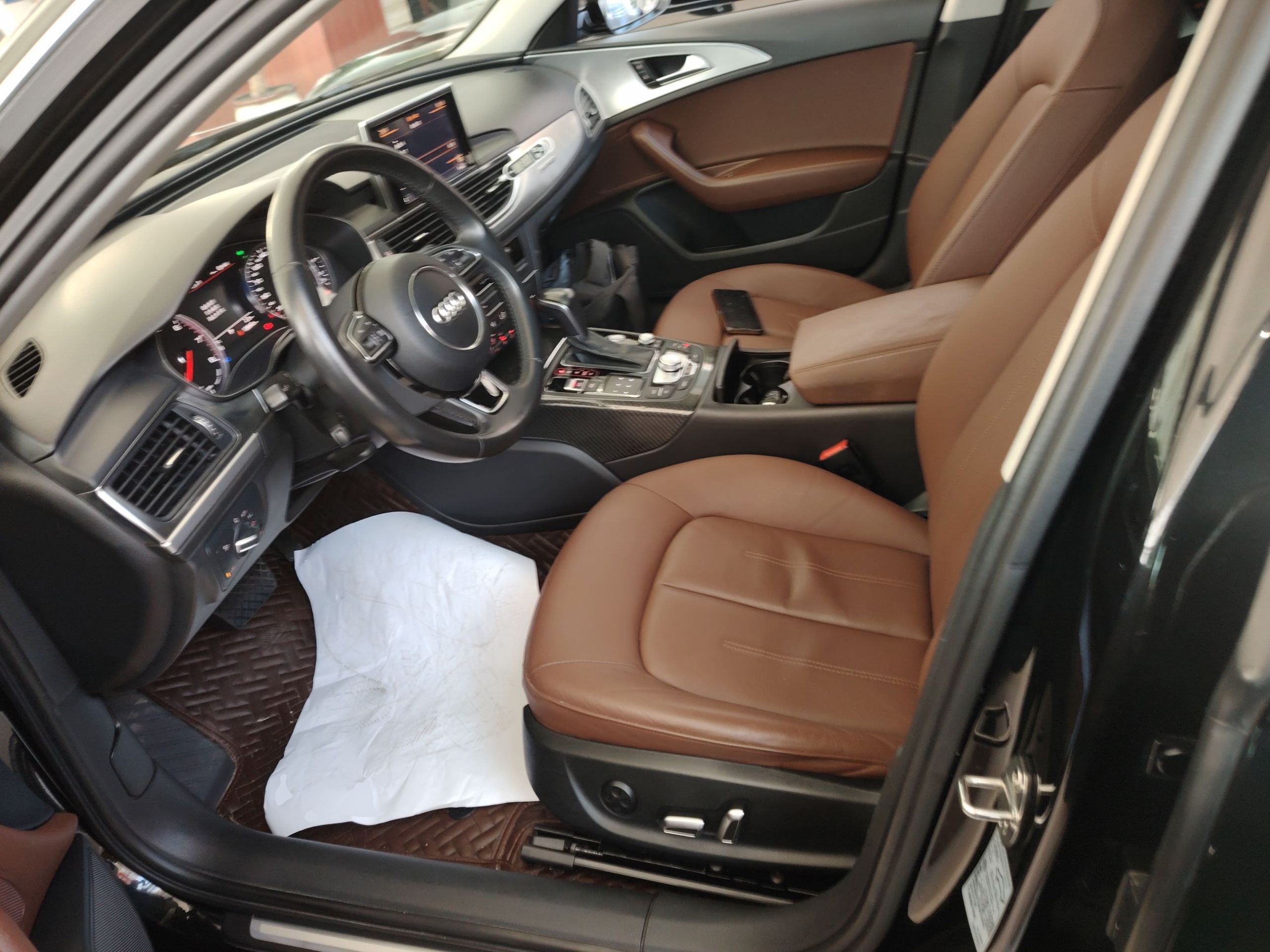 Переднее сиденье в автомобиле